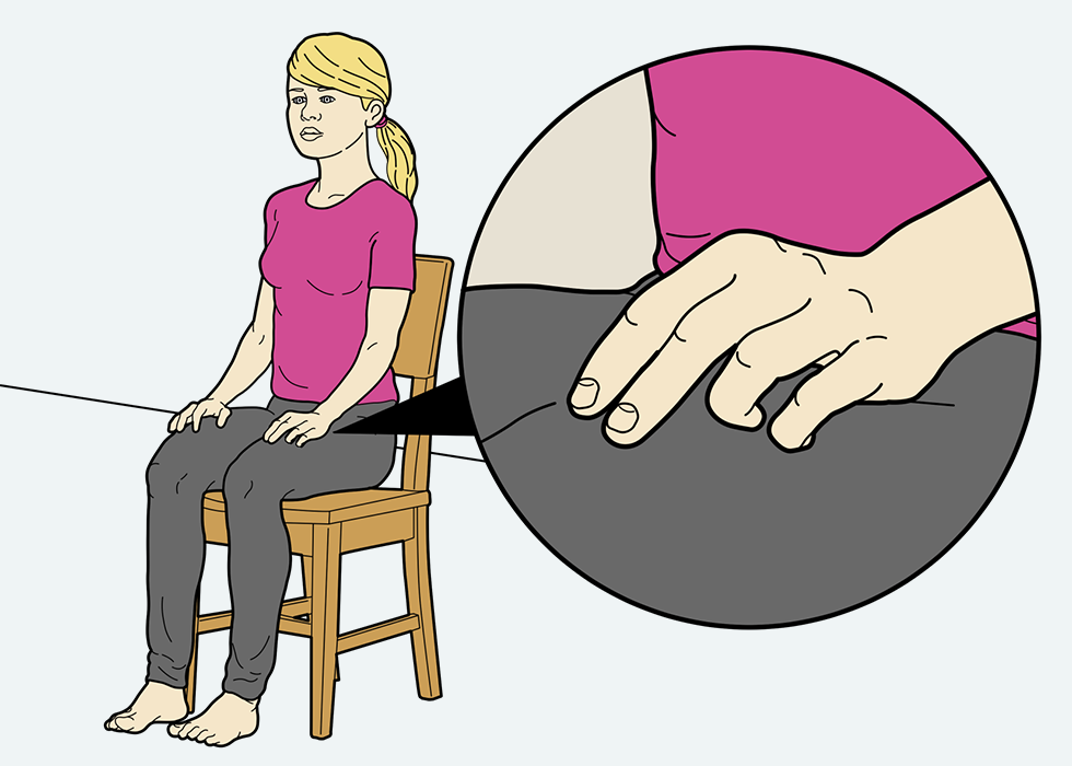 Person sitting on a chaire resting two fingers on the top of their leg.